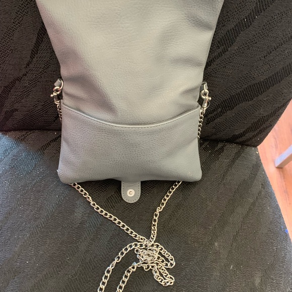 SUPER GREY FAUX LEATHER CROSSBODY WITH LOTS OF COMPARTMENTS. - Picture 8 of 11